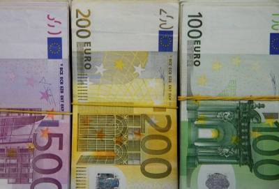 Доллар продолжает дорожать к евро