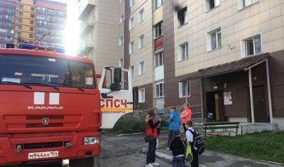 Мать в Новосибирске выбросила из окна двоих детей