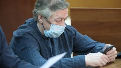 Адвокат заявил, что Ефремов намерен признать вину