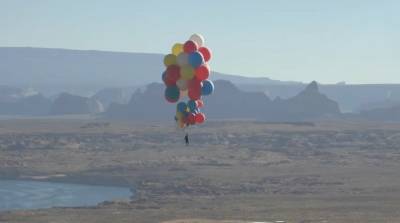 Фокусник Дэвид Блейн на воздушных шарах поднялся на высоту семи километров - видео