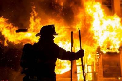 Тушению масштабных пожаров в Луганской области мешают взрывы, – председатель ОГА