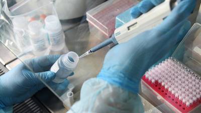 Роспотребнадзор сообщил о выработке антител у испытавших вакцину «Вектора» добровольцев
