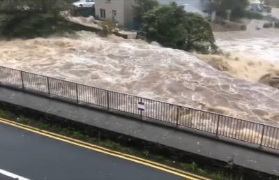 Наводнение на северо-западе Ирландии парализовало некоторые дороги и мосты