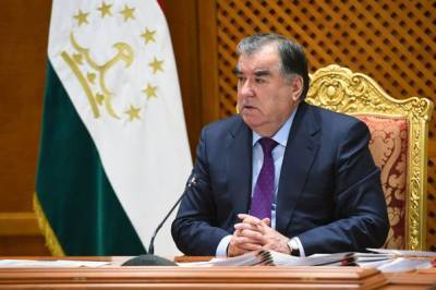 Бессменный лидер: Рахмон опять претендует на пост президента Таджикистана