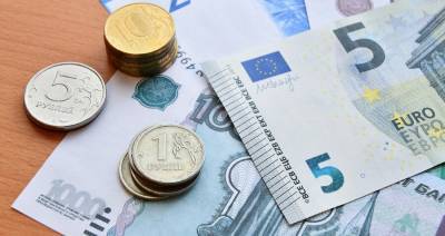 Эксперт предсказал рост курса евро до 100 рублей