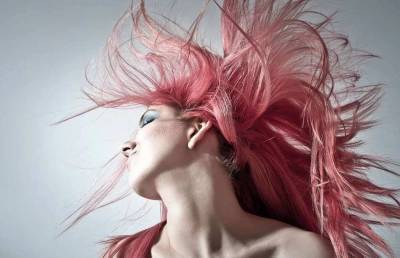 Ученые назвали цвет волос, повышающий риск развития рака