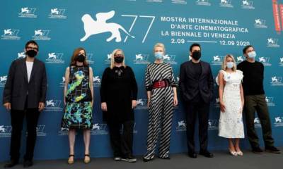 Открытие 77-го Венецианского кинофестиваля: лучшие образы с красной дорожки