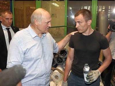 Лукашенко попросил белорусов не осуждать его «за мягкотелость»
