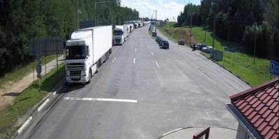 Более 500 фур застряли на границе Белоруссии и ЕС