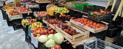 В Омске стремительно падают цены на сезонные фрукты и овощи