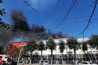 В Калуге горит здание бывшего хладокомбината