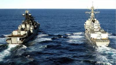 Военные моряки РФ отправились спасать экипаж бедствующего в Индийском океане танкера