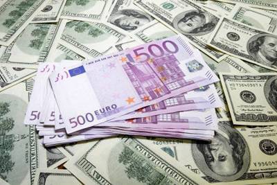 Евро продолжает дешеветь к доллару после выхода статистики по Европе