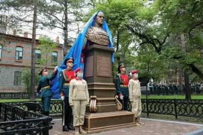 Памятник великому полководцу Г.К.Жукову, отлитый по фотографиям 1945 года, открыли в Хабаровске