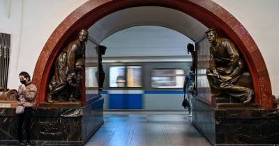 В метро Москвы женщина избила сумкой пассажирку