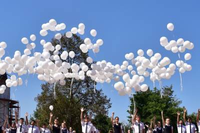 В Москве выпустили в небо 334 белых шара в память о жертвах теракта в Беслане