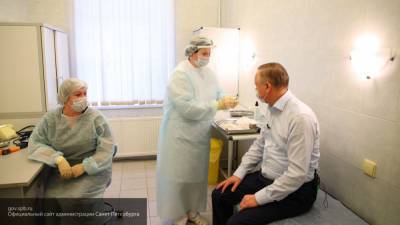 Губернатор Петербурга сделал прививку от гриппа