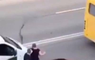 Избиение водителя маршрутки в Луцке попало на видео