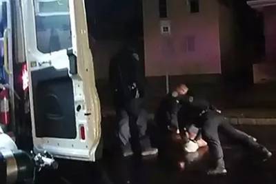 В США полицейские надели мешок на голову голого афроамериканца и убили его
