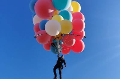 Дэвид Блейн исполнил первый трюк за 10 лет: фокусник побил рекорд по полёту на воздушных шарах