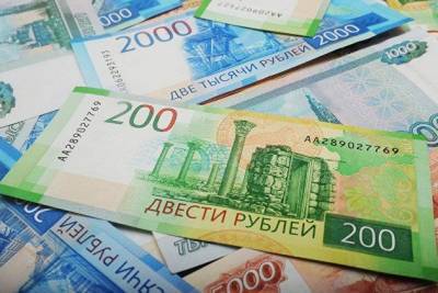 Рубль корректируется вверх после обвала накануне из-за роста санкционных рисков
