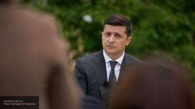Кабмин Украины отверг инициативу Зеленского о пожизненной выплате для отца