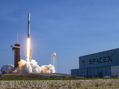 SpaceX запустила еще одну партию спутников для глобального интернета