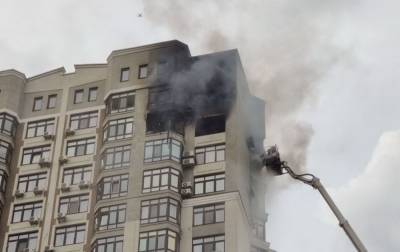 При пожаре в киевской высотке погиб человек, еще одного удалось спасти
