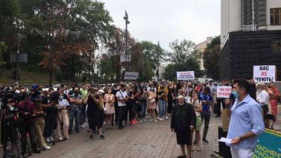 В Киеве протестуют музыканты и сторонники Порошенко