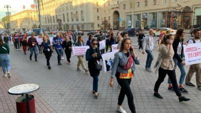 В Белоруссии колонна журналистов вышла поддержать задержанных коллег