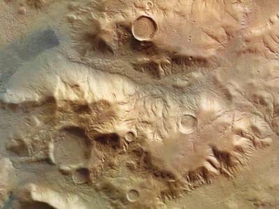 Новые снимки Марса помогли раскрыть историю древнейших гор