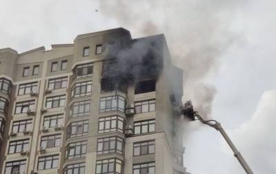 В Киеве вспыхнул пожар во многоэтажке, есть погибший