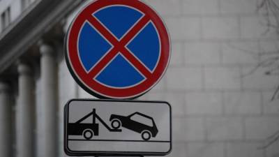 В Севастополе с начала осени начнут штрафовать за парковку на газонах