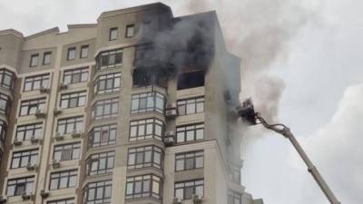 Пожар в многоэтажке Киева: 52 пожарные тушили огонь, в огне погиб человек