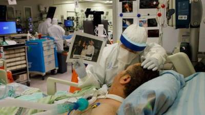 Душераздирающие фото: так умирающие от коронавируса прощаются с родными в Израиле
