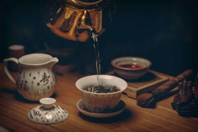 Названо количество чашек чая в день вредное для здоровья