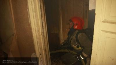 Спасатели вытащили ребенка из горящего дома в Оренбургской области