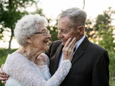 Вместе 60 лет: влюбленные отпраздновали юбилей фотосессией в своих свадебных нарядах