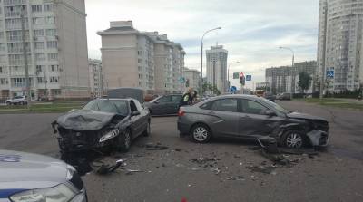В Минске столкнулись легковушки: водитель при повороте не уступил дорогу