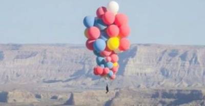 Американец с помощью воздушных шаров поднялся на высоту 7500 м (ВИДЕО)