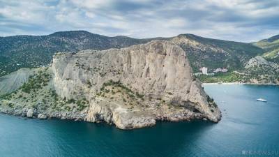В Крыму турист назвал скалу своим именем, теперь его ищет полиция