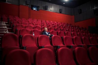 В Москве кинотеатрам посоветовали раз в 10 минут проверять маски на зрителях