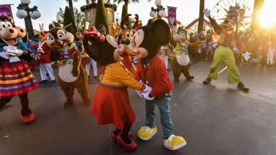 Disney увольняет 28 тысяч работников парков развлечений