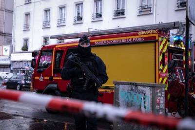 Напавшего на людей в Париже обвинили в покушении на убийство - AFP
