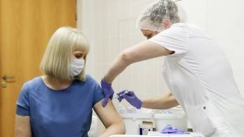 Без прививки от ковида россиян не допустят до работы