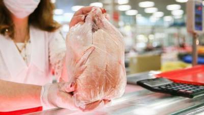 Обед с риском для здоровья: зараженную курицу нашли в Петербурге