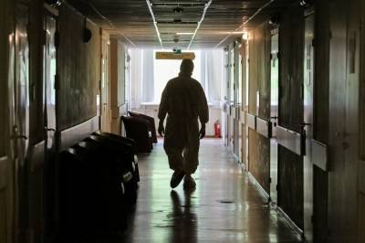 Новосибирскую больницу оштрафовали за лечение слишком большого количества пациентов с коронавирусом