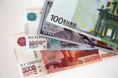Курс доллара на московской бирже достиг 79 рублей, а евро – 91 рубля