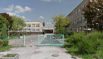 В польской школе 17-летняя ученица напала с ножом на трех девушек