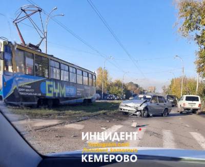 Опубликовано фото серьёзного ДТП на улице Сибиряков-Гвардцейцев в Кемерове